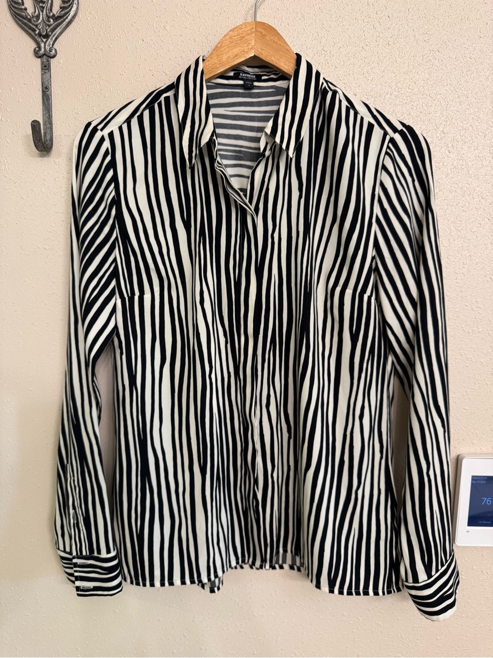 EXPRESS Portofino Silky Zebra Vertical Stripe Button-Down Shirt S
